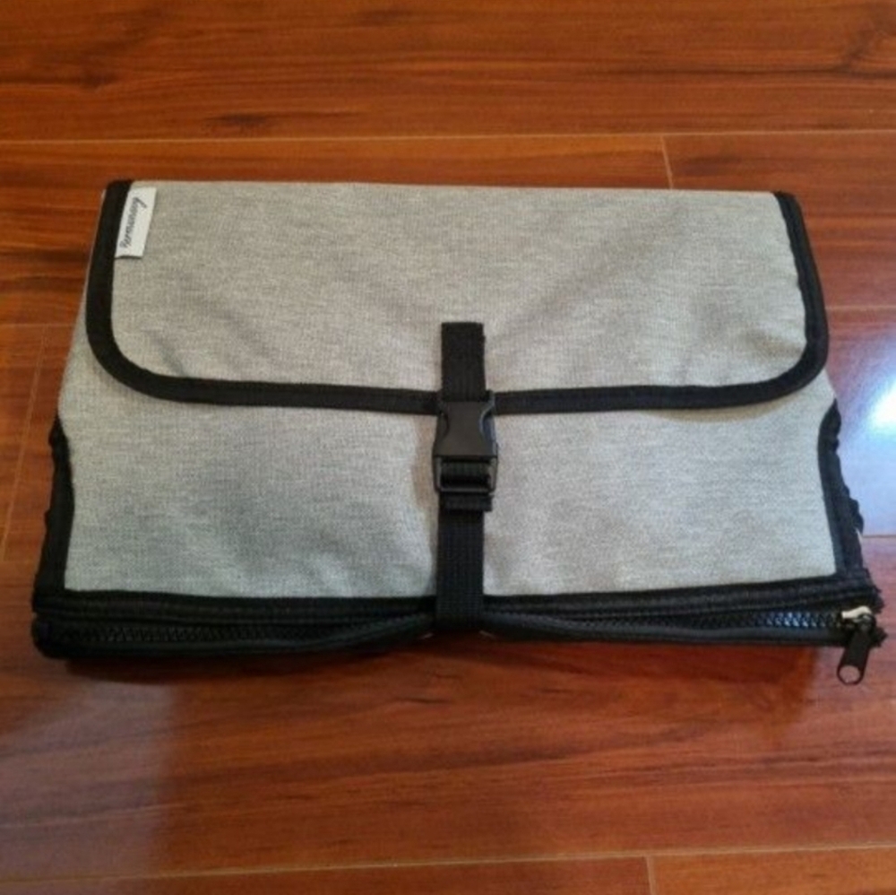Bermunavy Baby Changing Pad - Picture 2 of 13